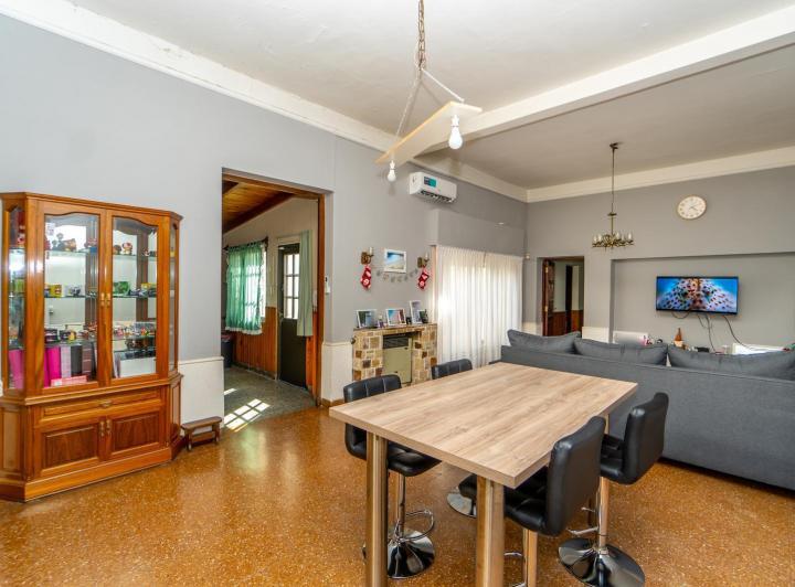 Casa · 220m² · 4 Ambientes · 1 Cochera
