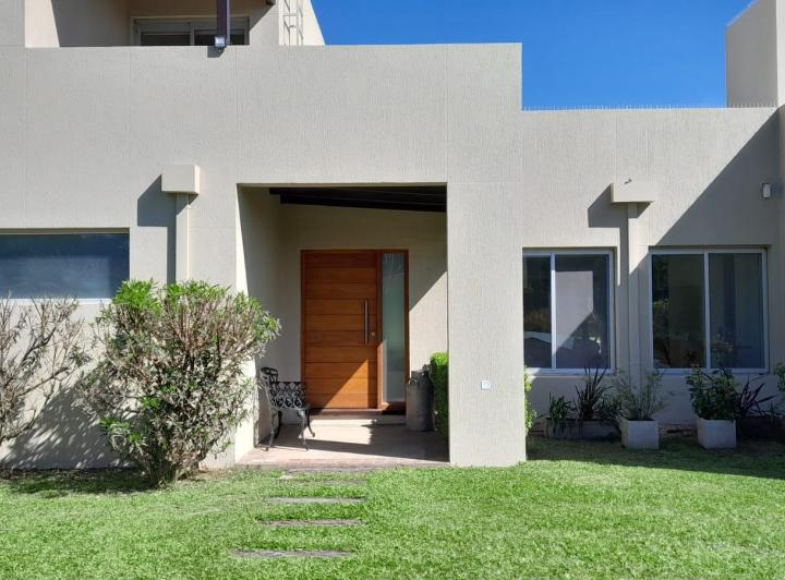 Casa · 192m² · 5 Ambientes · 2 Cocheras