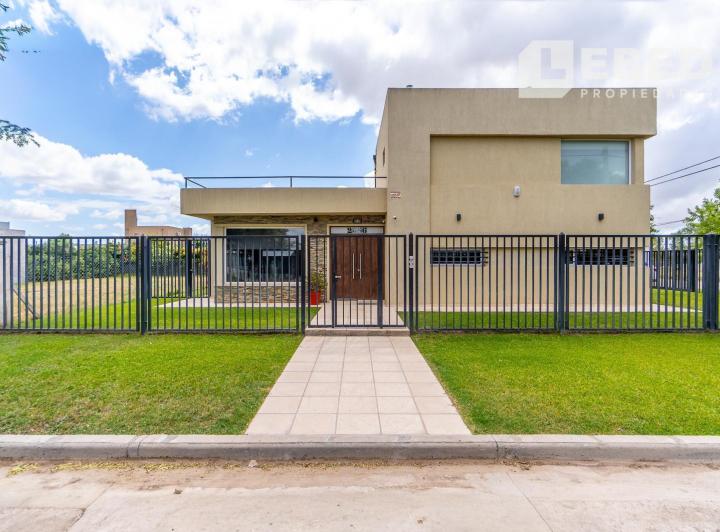 Casa · 200m² · 4 Ambientes · 1 Cochera