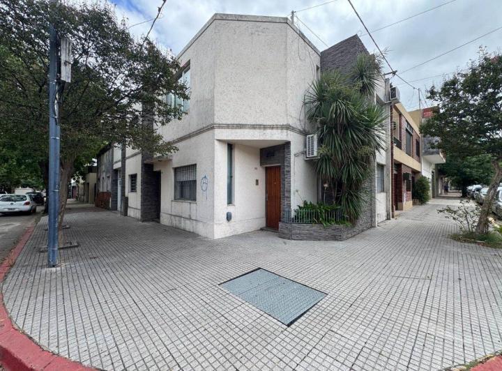 Casa · 184m² · 6 Ambientes · 1 Cochera