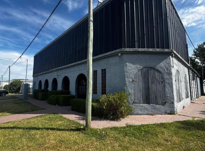 Bodega-Galpón · 1160m² · 7 Ambientes · 5 Cocheras