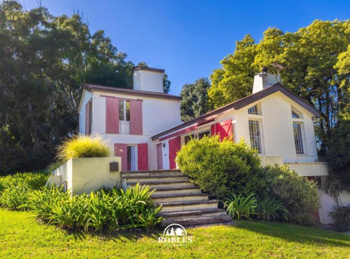Casa · 220m² · 5 Ambientes