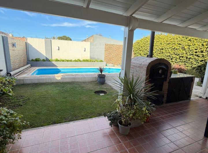 Casa · 127m² · 5 Ambientes · 1 Cochera