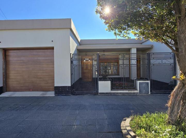 Casa · 283m² · 5 Ambientes · 1 Cochera