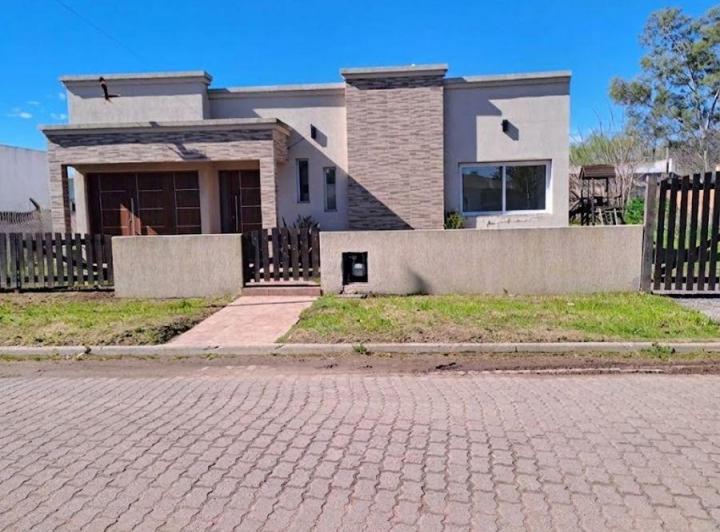 Casa · 200m² · 5 Ambientes · 1 Cochera