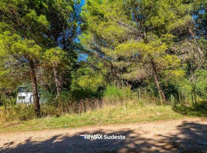 Terreno · 895m²