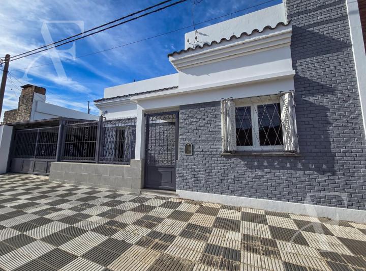 Casa · 122m² · 6 Ambientes · 2 Cocheras