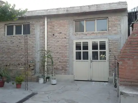 Venta salon/galpon + casa en guaymallen
