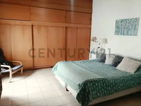 Century 21 vende hermosa casa ubicada en dorrego, guaymallén, sobre calle pedro vargas, a una cuadra