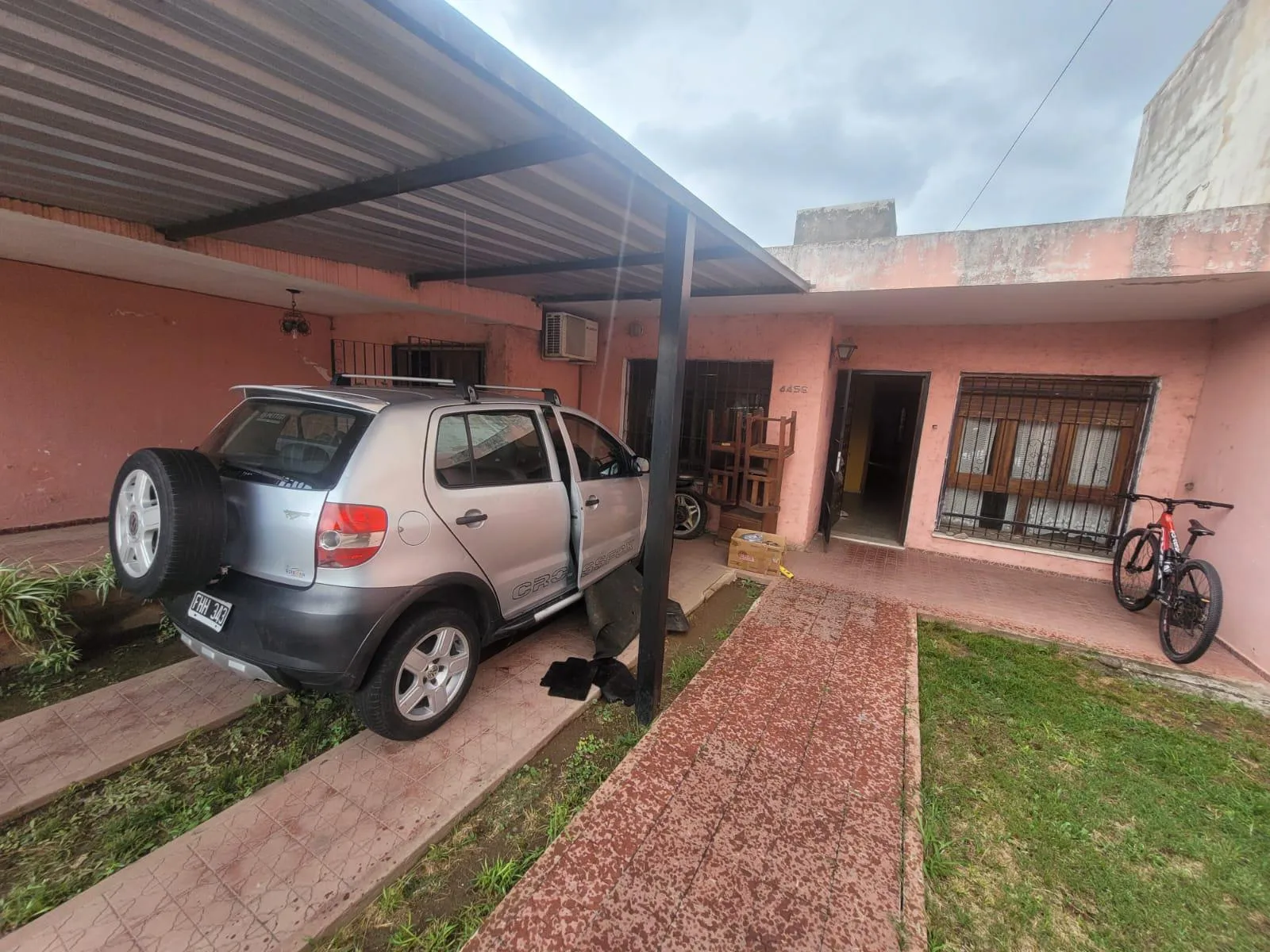 GRAN CASA DE TRES DORMITORIOS EN BARRIO LAS PALMAS