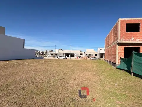 Lote en docta avenida