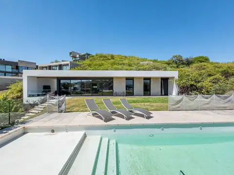 Venta la cuesta casa 4 dormí con pileta