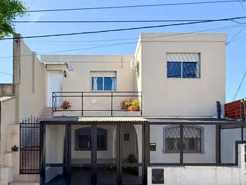 Casa pb 2 dormi, cochera y patio en venta echesort