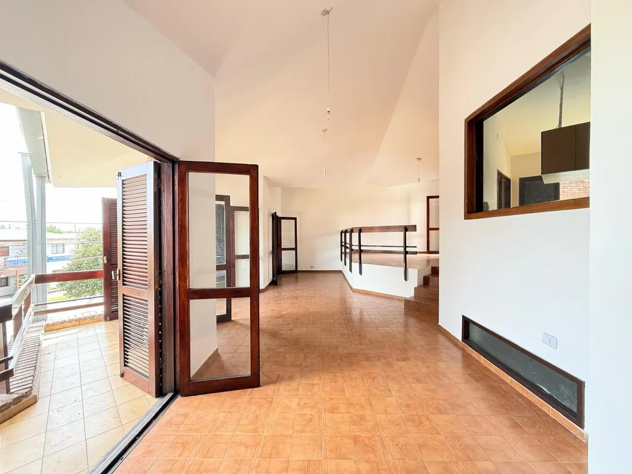 Casa Colinas del Cerro. 4 dorm. Uso vivienda o profesional.