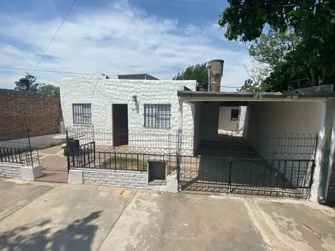 Venta de casa ,4 ambientes a dos cudras de ruta 19