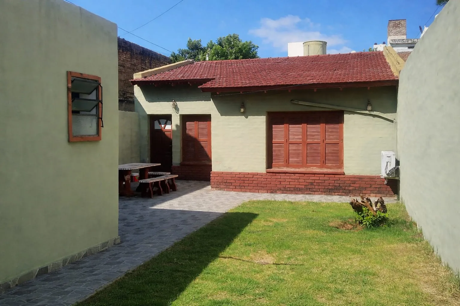 VENDO CASA EN B° PROVIDENCIA 2 DORMITORIOS