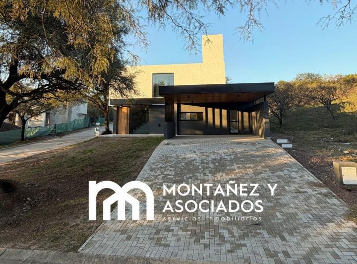 Casa · 200m² · 6 Ambientes · 4 Cocheras