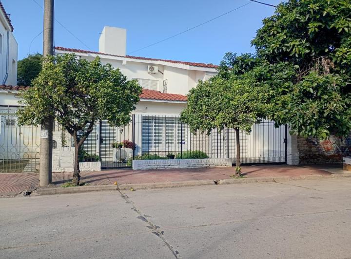 Casa · 174m² · 4 Ambientes · 1 Cochera