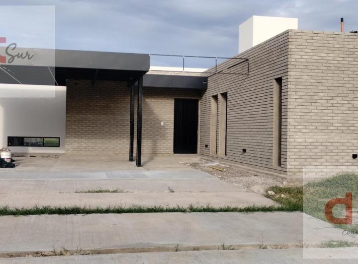 Casa · 206m² · 7 Ambientes · 2 Cocheras