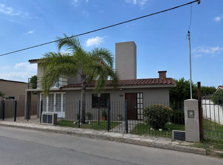 Casa · 294m² · 4 Ambientes · 1 Cochera