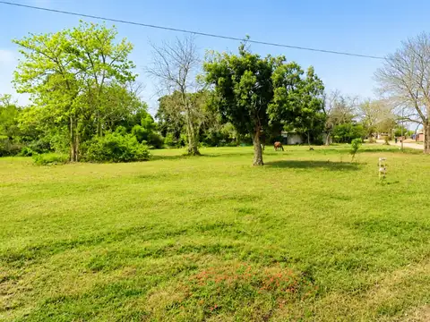 Venta terreno en esquina sauce viejo j. newbery