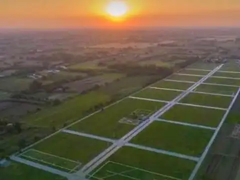 Se vende lote de 200m2 en praderas el chaquito