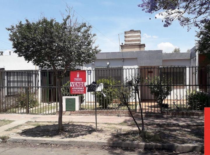 Casa · 200m² · 5 Ambientes · 1 Cochera