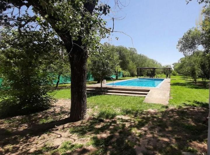 Casa · 400m² · 8 Ambientes · 2 Cocheras