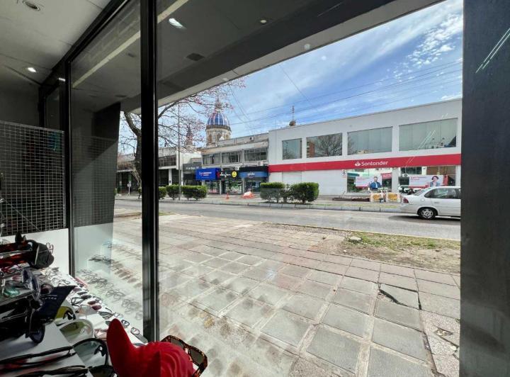Local comercial · 122m²