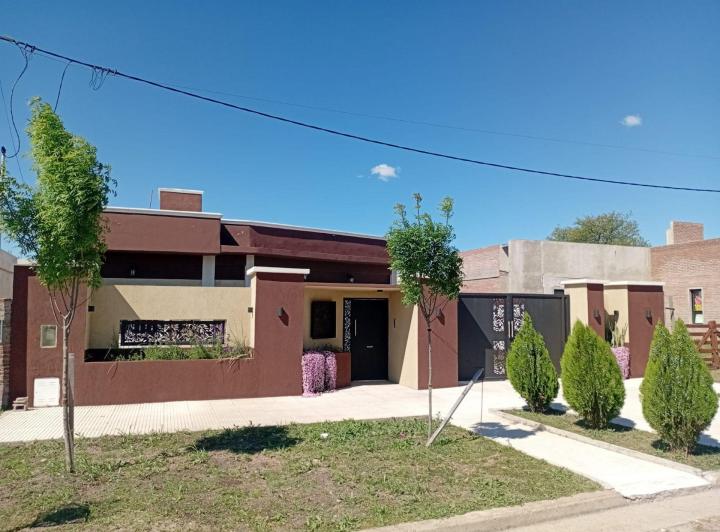 Casa · 217m² · 4 Ambientes · 1 Cochera