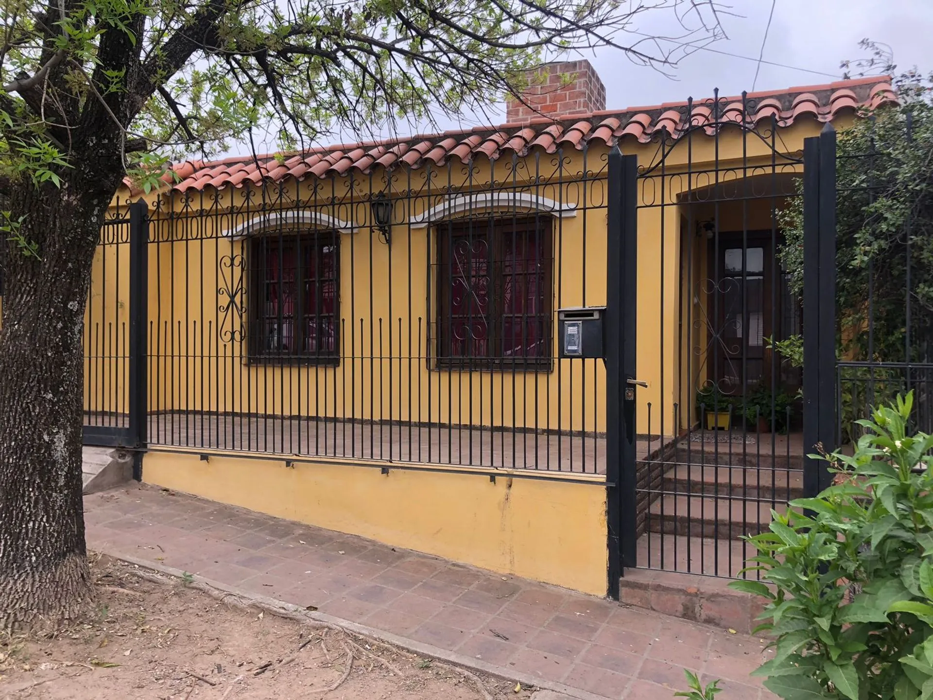 VENTA CASA 3 DORM. COLINAS BELLA VISTA - APTO CREDITO.