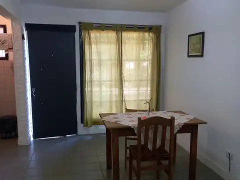 Departamento 1 dormitorio, ingreso independiente.