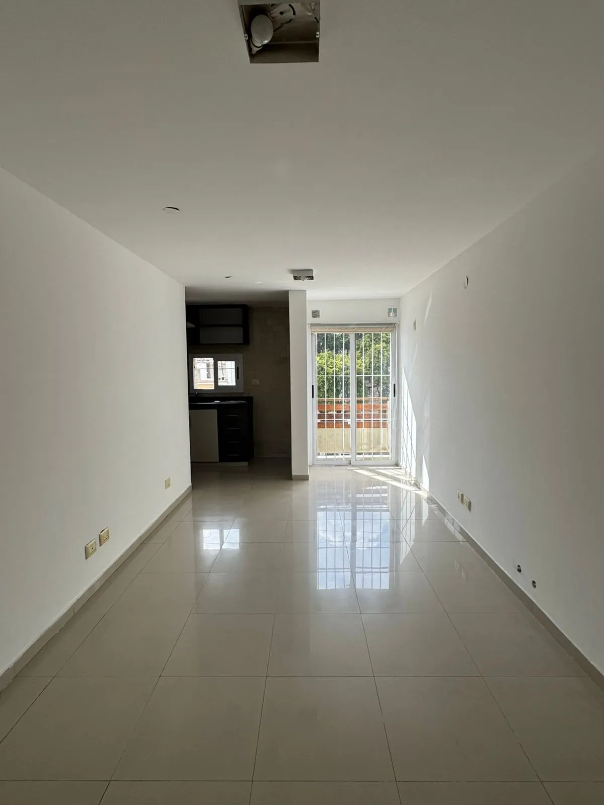 UN DORMITORIO CON BALCON FRENTE ! B° General Paz