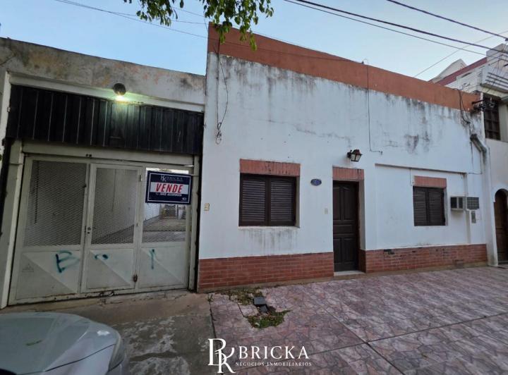 Bodega-Galpón · 220m² · 6 Ambientes · 2 Cocheras