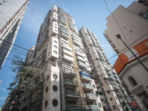 Departamento en alquiler de 3 dormitorios con dependencia y con cochera fija en barrio norte.
