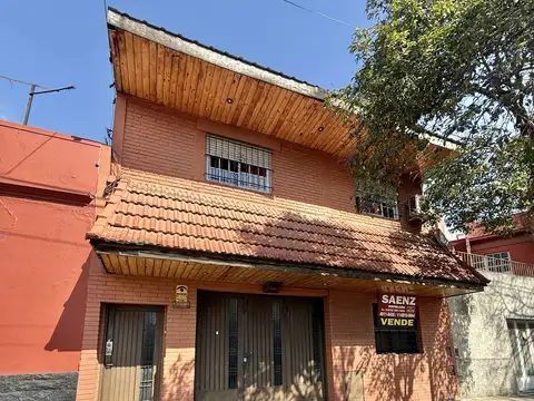 Se vende hermosa casa con patio en pompeya