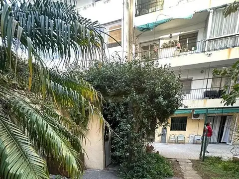 Venta departamento tipo ph en flores