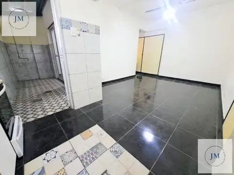 Venta departamento 2 ambientes con patio floresta