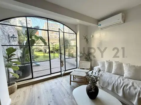 Venta departamento 5 ambientes tipo casa frente al jardín botánico con gran terraza verde y quincho