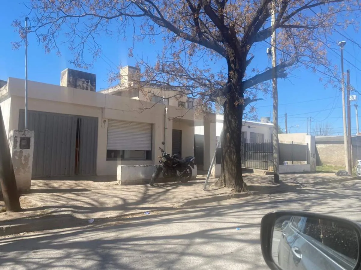 Oportunidad Inversor- Casa  2 Departamentos - B Residencial Santa Rosa