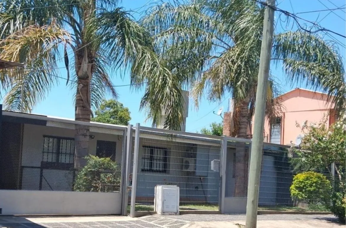 VILLA ALLENDE PARQUE CASA UNA PLNTA CON ESCRITURA TRE DORMITORIOS Y DEPARTAMENTO