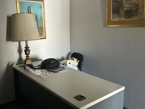 Oficinas a la venta al frente piso alto