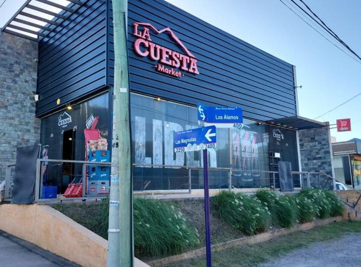 Local comercial · 198m² · 3 Ambientes · 4 Cocheras