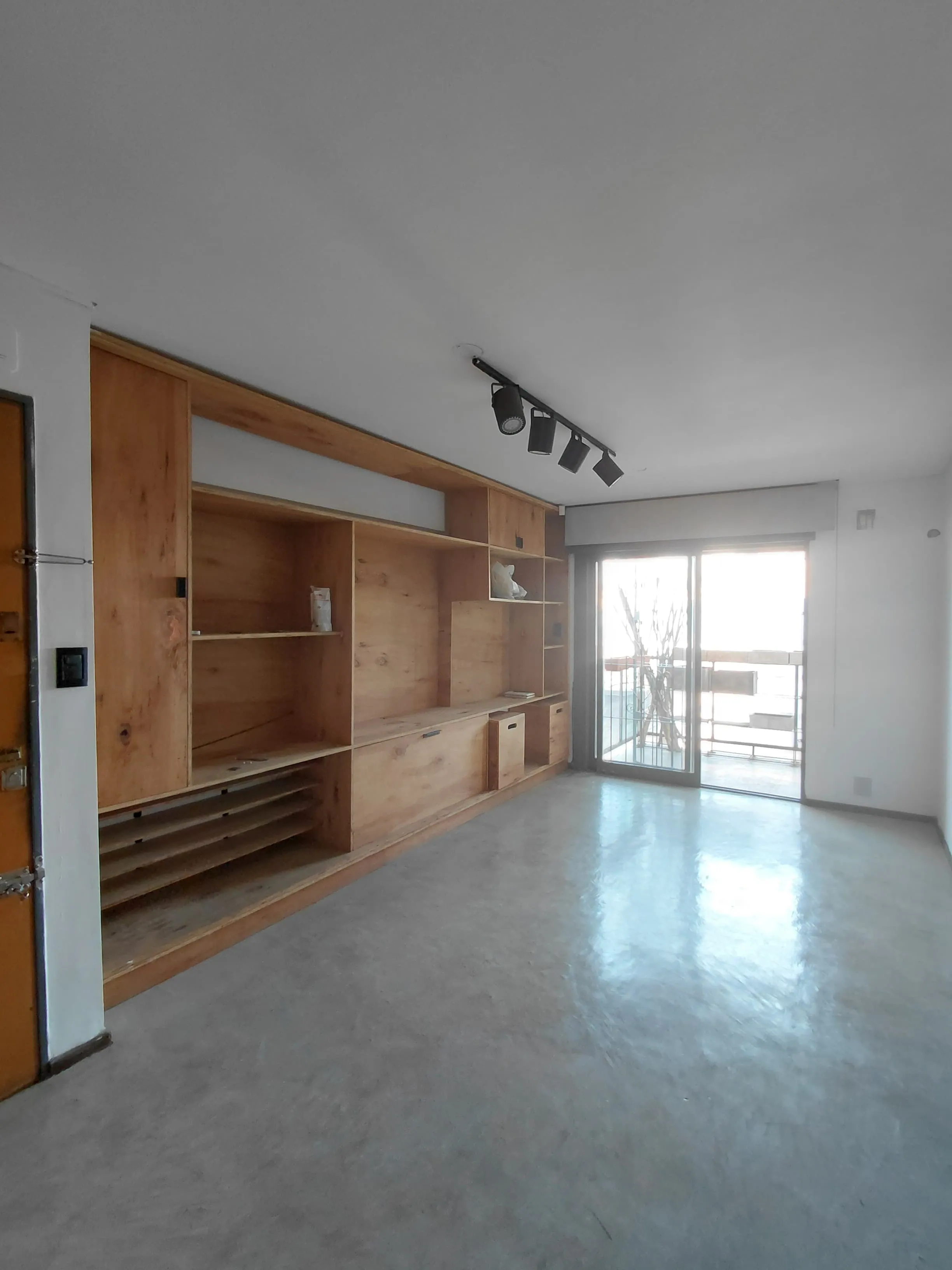 DEPARTAMENTO EN ALQUILER CON COCHERA