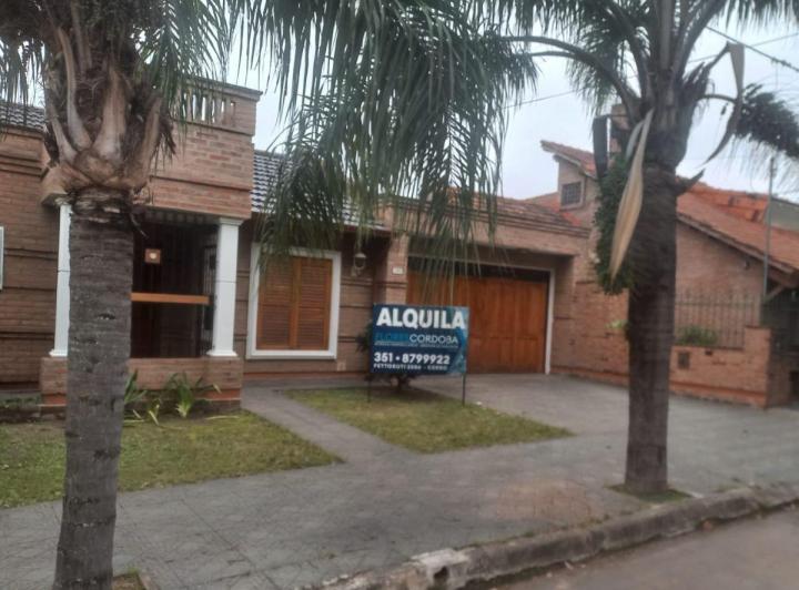 Casa · 200m² · 5 Ambientes · 3 Cocheras
