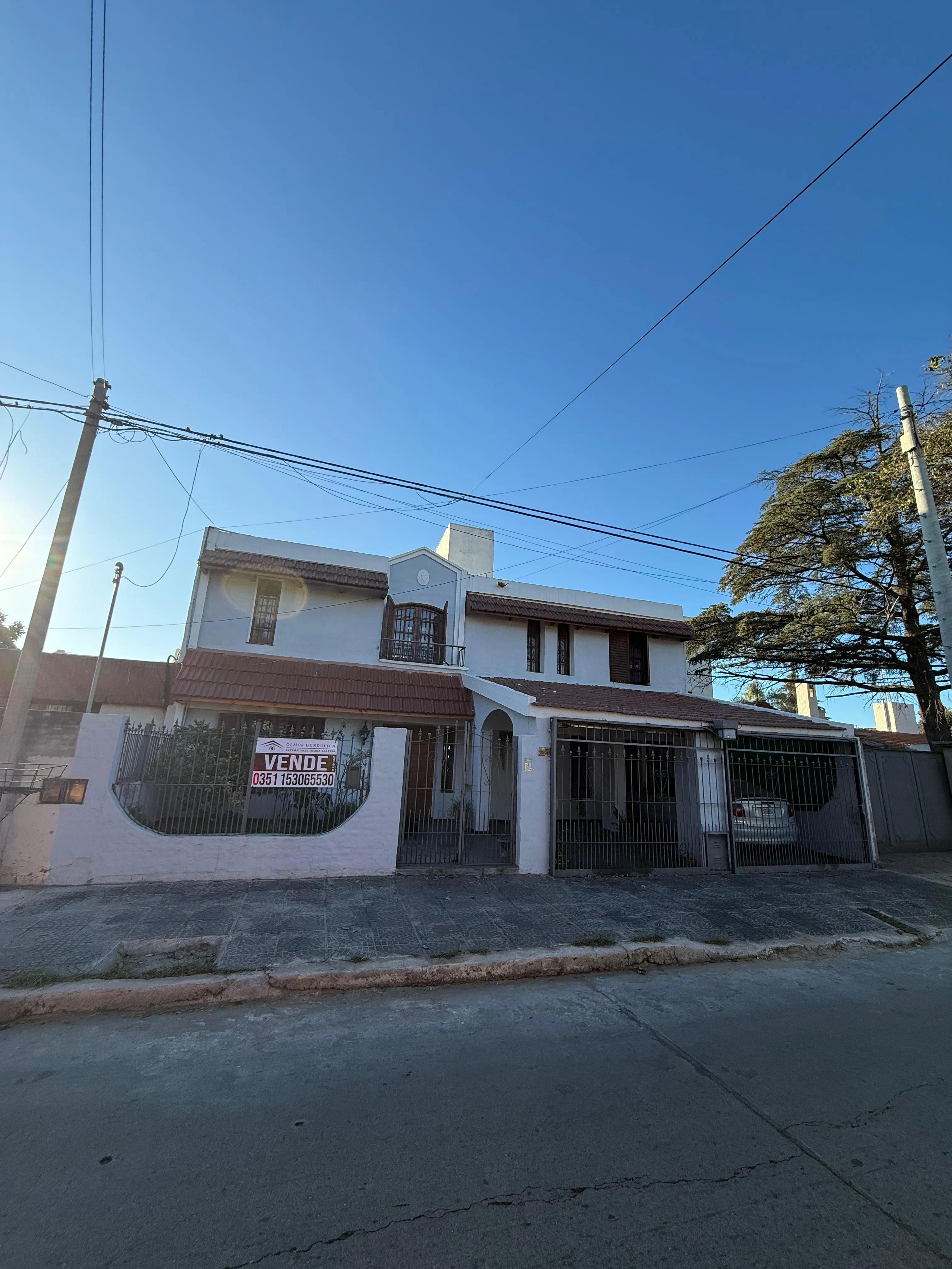 Casa - B Parque Latino - 5 Dor. - Pileta y Quincho.