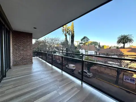 Piso completo con balcón y cochera - san isidro