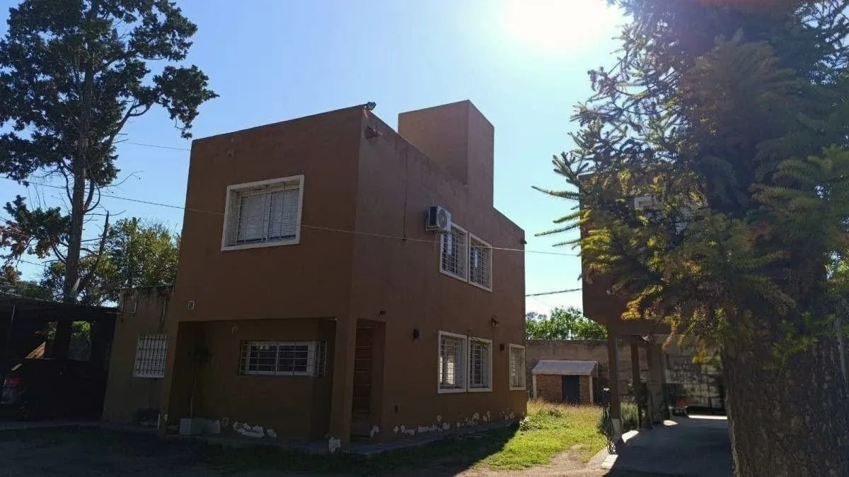 DOS EN UNO - DUPLEX + DPTO - Bº LOS SAUCES