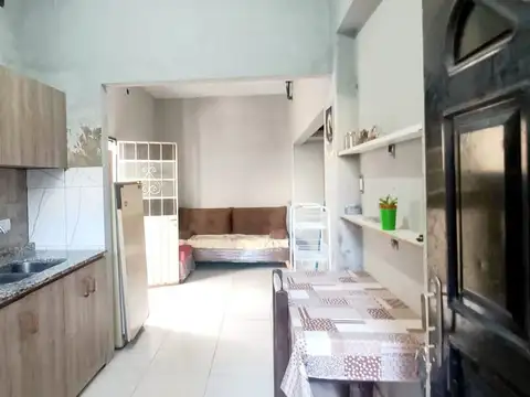 Venta casa 2 ambientes en caseros con cochera