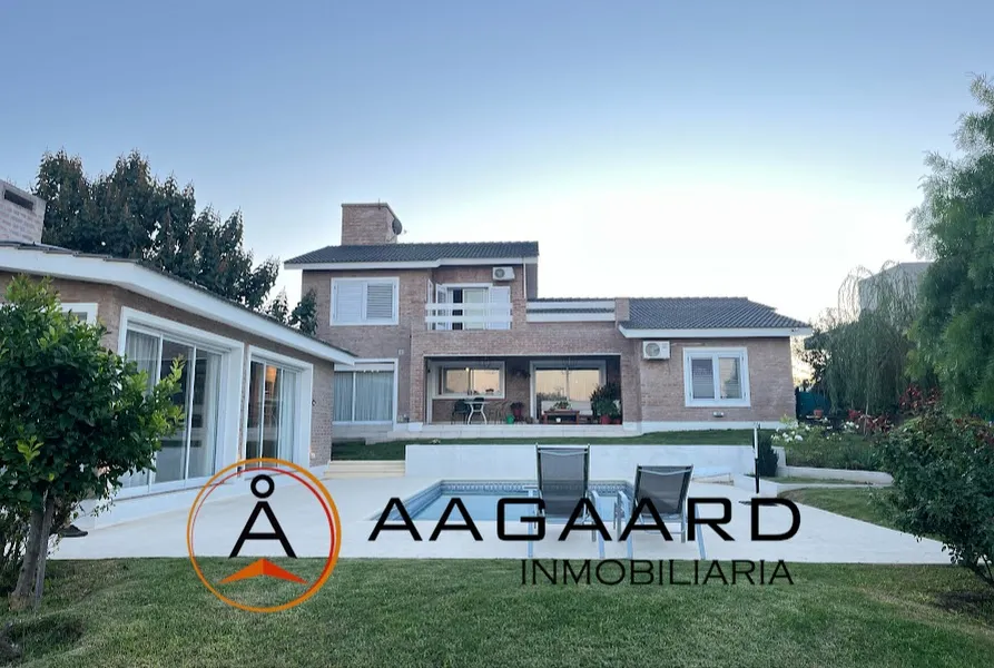 La Cascada Country Golf casa en venta 3 dormitorios pileta fondo golf